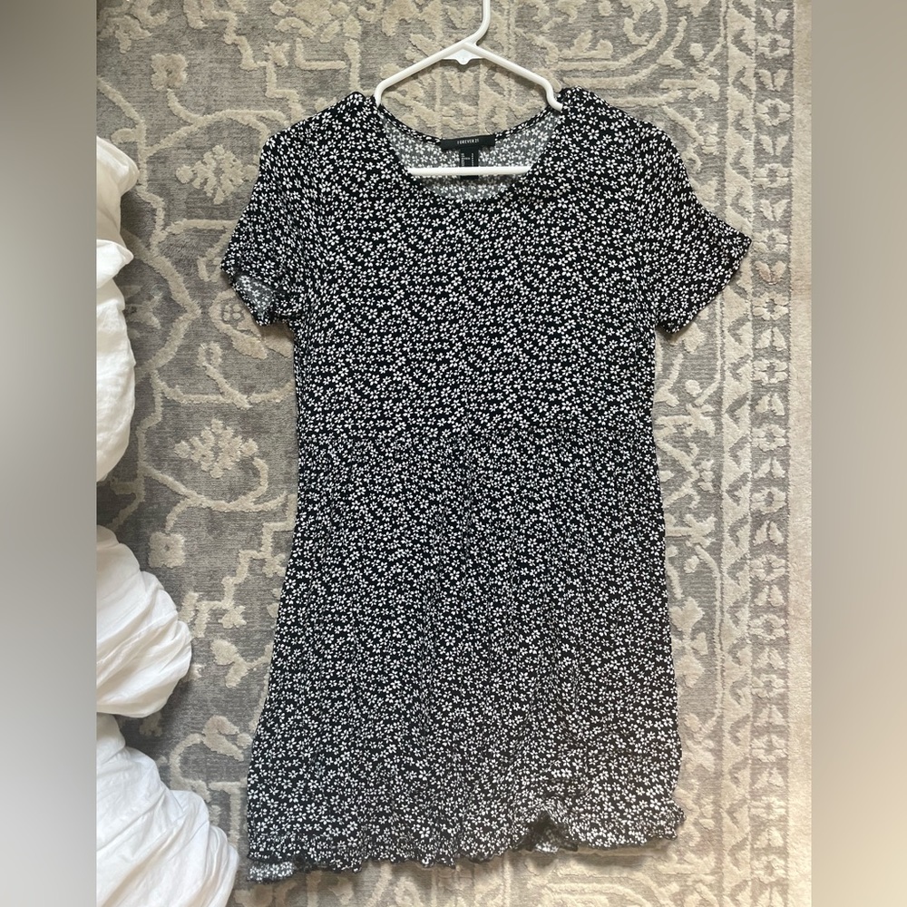 Forever 21 black and white patterned dress - size small